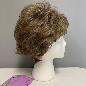 Paula Young Wig, A 7014 Brussels, 14B Brownish Blonde, L, New with Tags